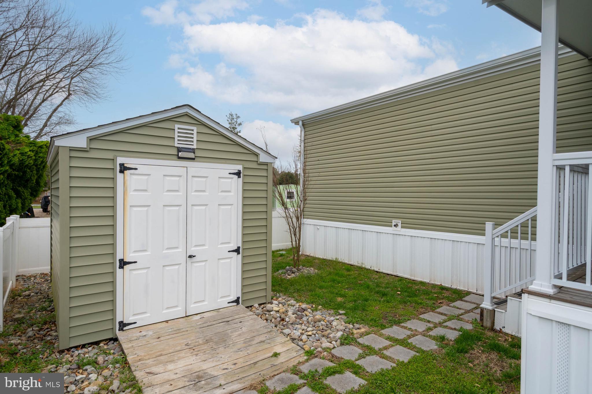 ANGOLA BEACH - Residential