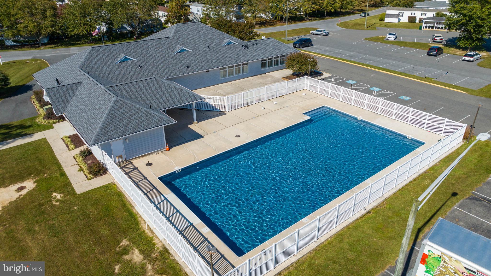 ANGOLA BEACH - Residential