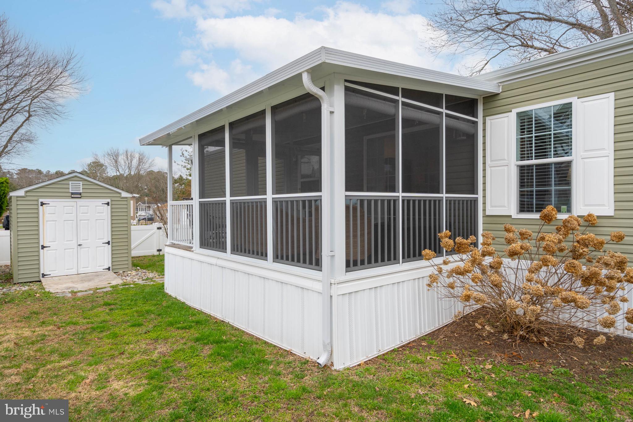 ANGOLA BEACH - Residential