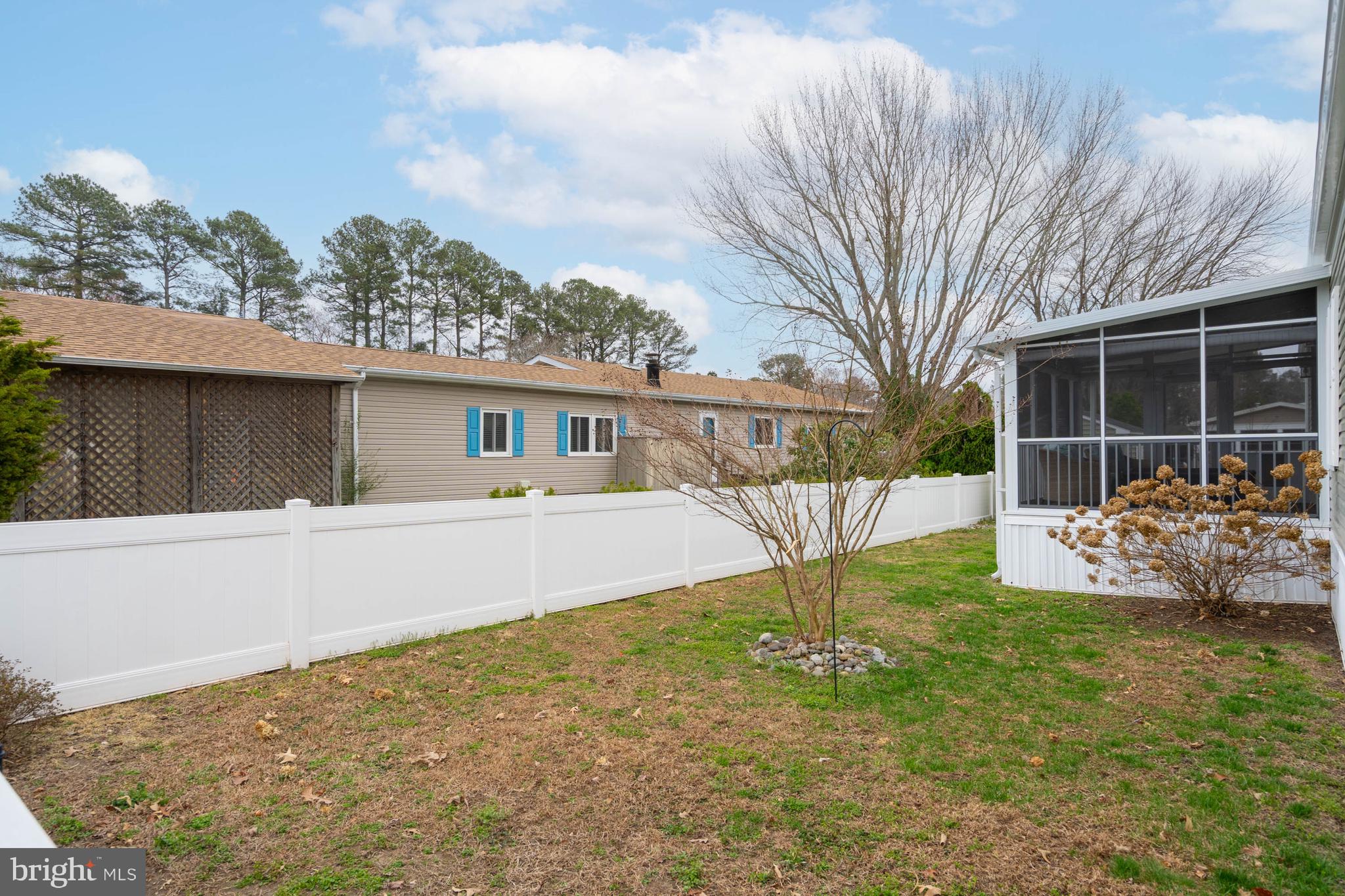 ANGOLA BEACH - Residential