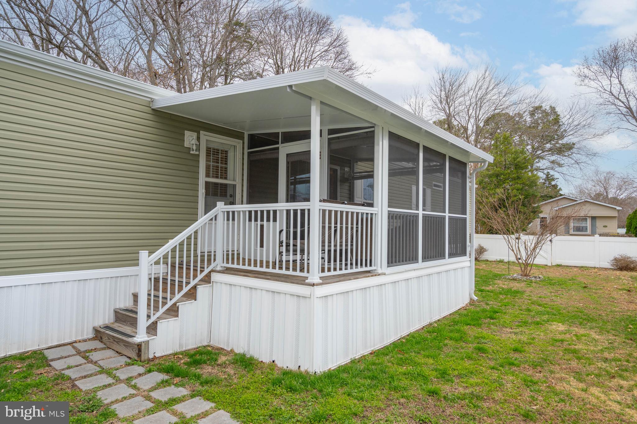 ANGOLA BEACH - Residential