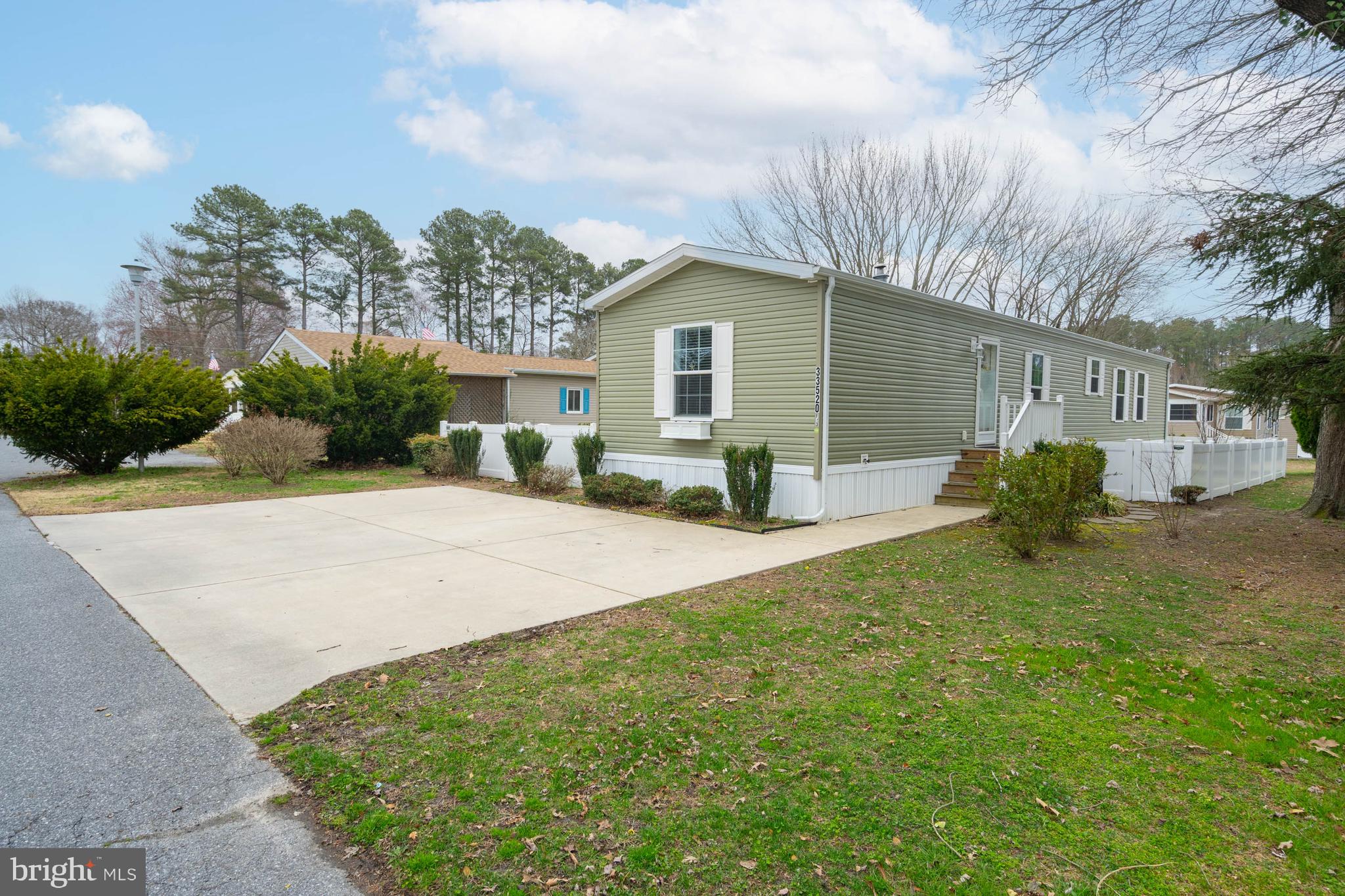 ANGOLA BEACH - Residential