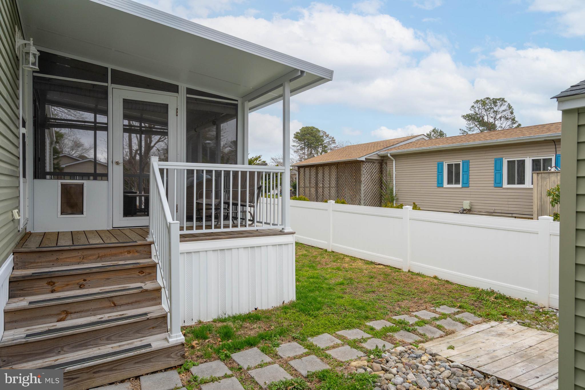 ANGOLA BEACH - Residential