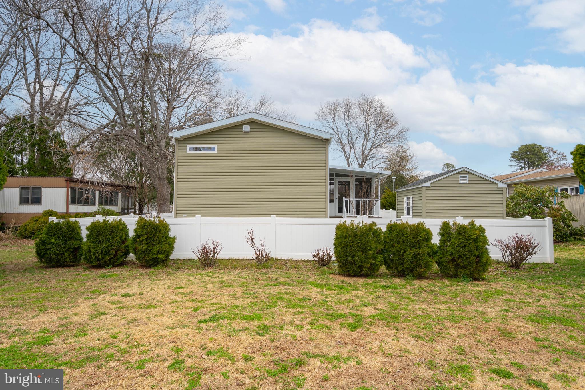 ANGOLA BEACH - Residential