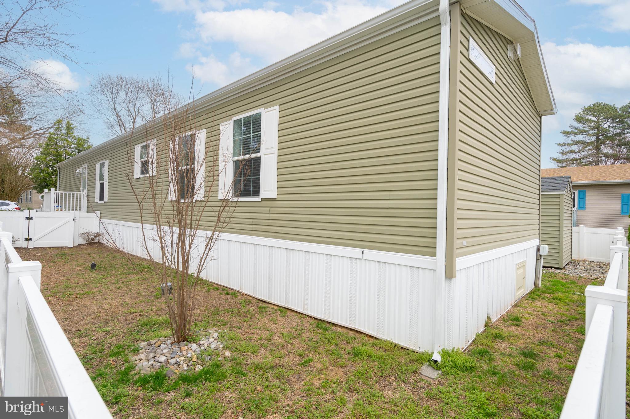 ANGOLA BEACH - Residential