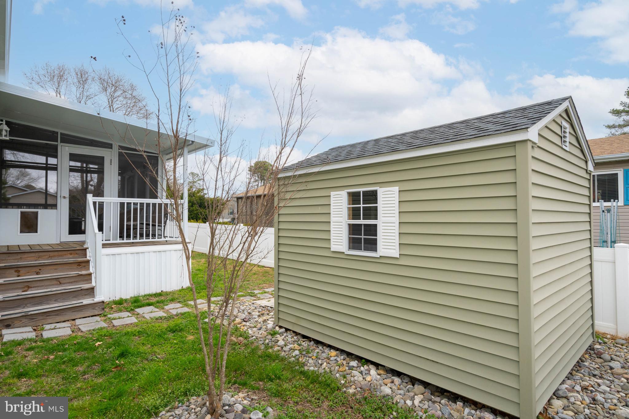 ANGOLA BEACH - Residential