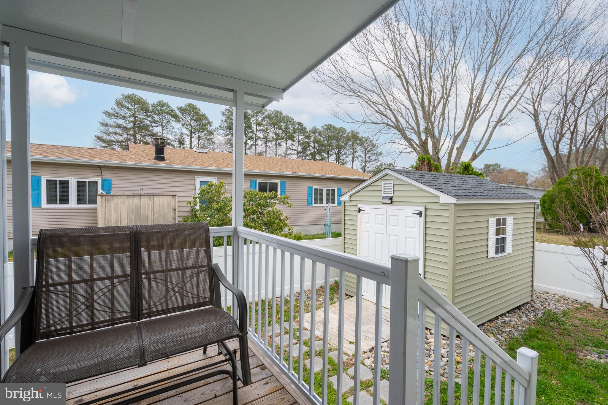 ANGOLA BEACH - Residential