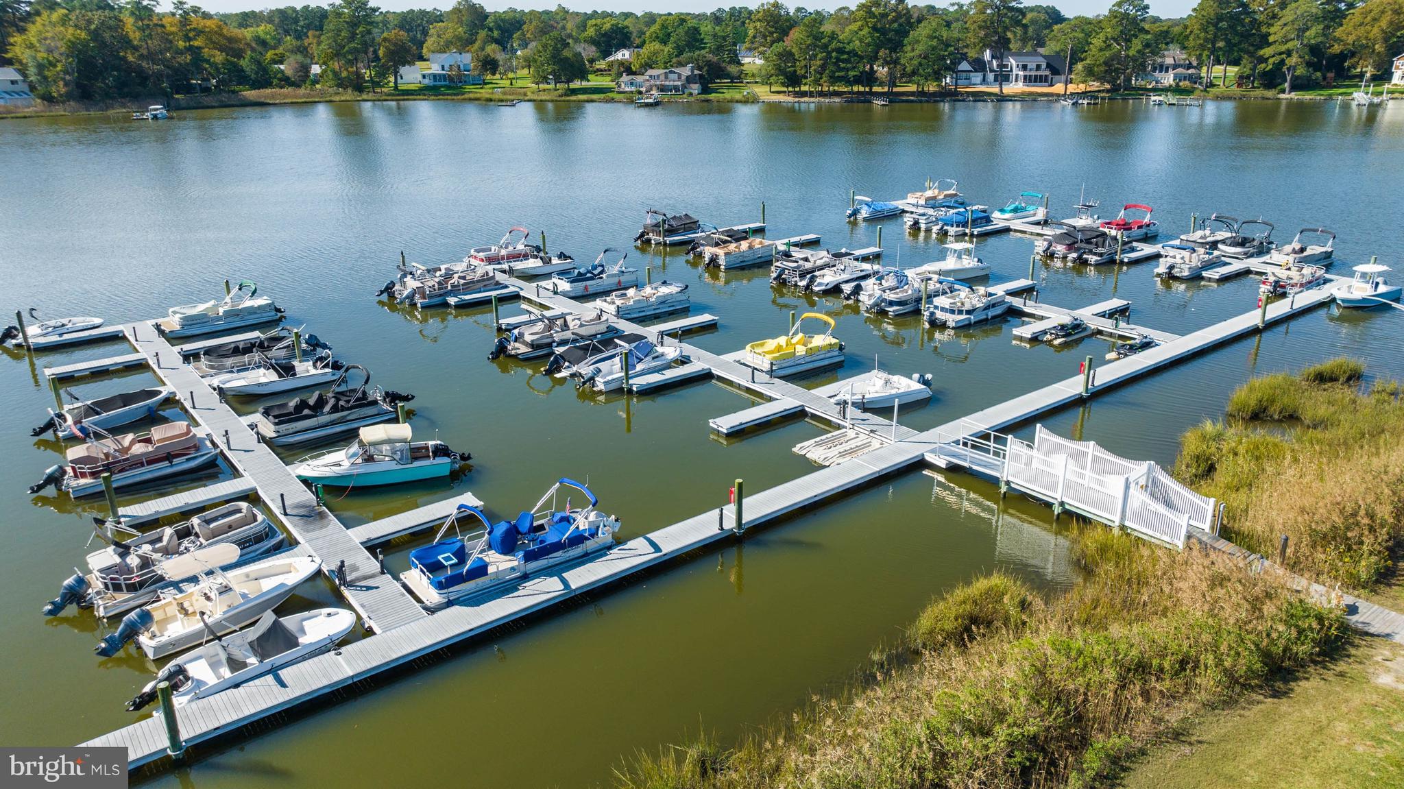 ANGOLA BEACH - Residential