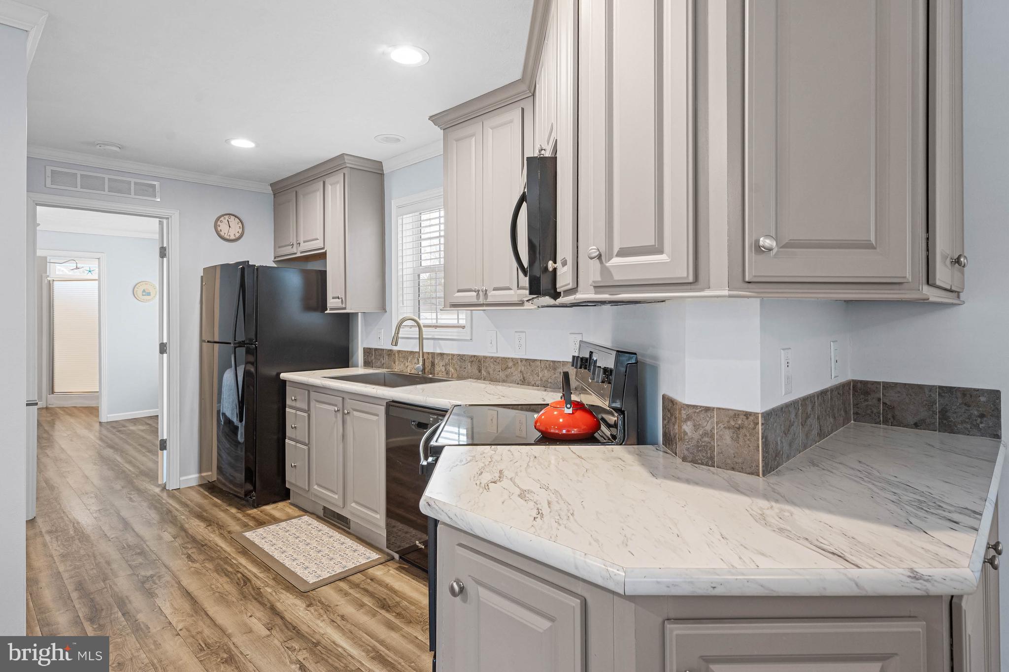 ANGOLA BEACH - Residential