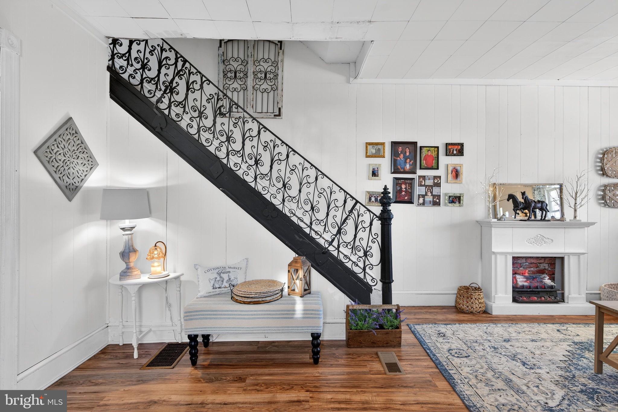 1006 CHESTNUT AVENUE