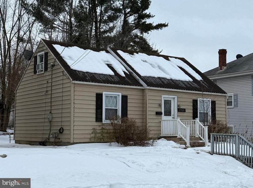 A 4-bedroom, 1-bath single-family home is currently rented and ready for a new investor to purchase and add to their portfolio. Property is being sold with a tenant in place, providing immediate income.
The home features an open kitchen and living room layout, stainless steel appliances including a dishwasher, and hardwood flooring in the two main-level bedrooms. The second level includes two additional carpeted bedrooms. The bathroom has an updated tiled tub surround.
Exterior features include a fenced yard with a storage shed and shared off-street parking. Located on a quiet residential street with steady rental demand, this property offers a straightforward investment opportunity with existing cash flow in place.