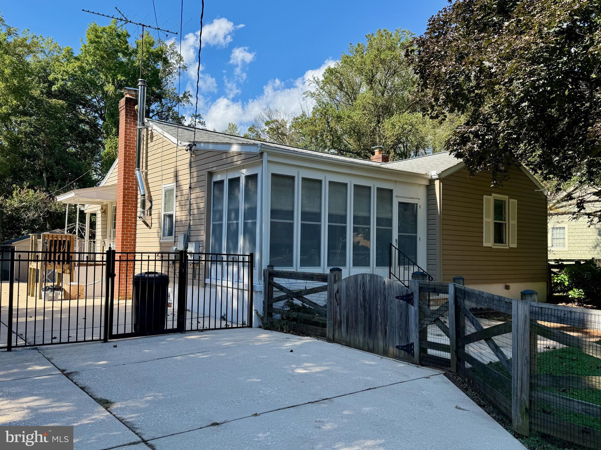 3817 SCHROEDER AVENUE
