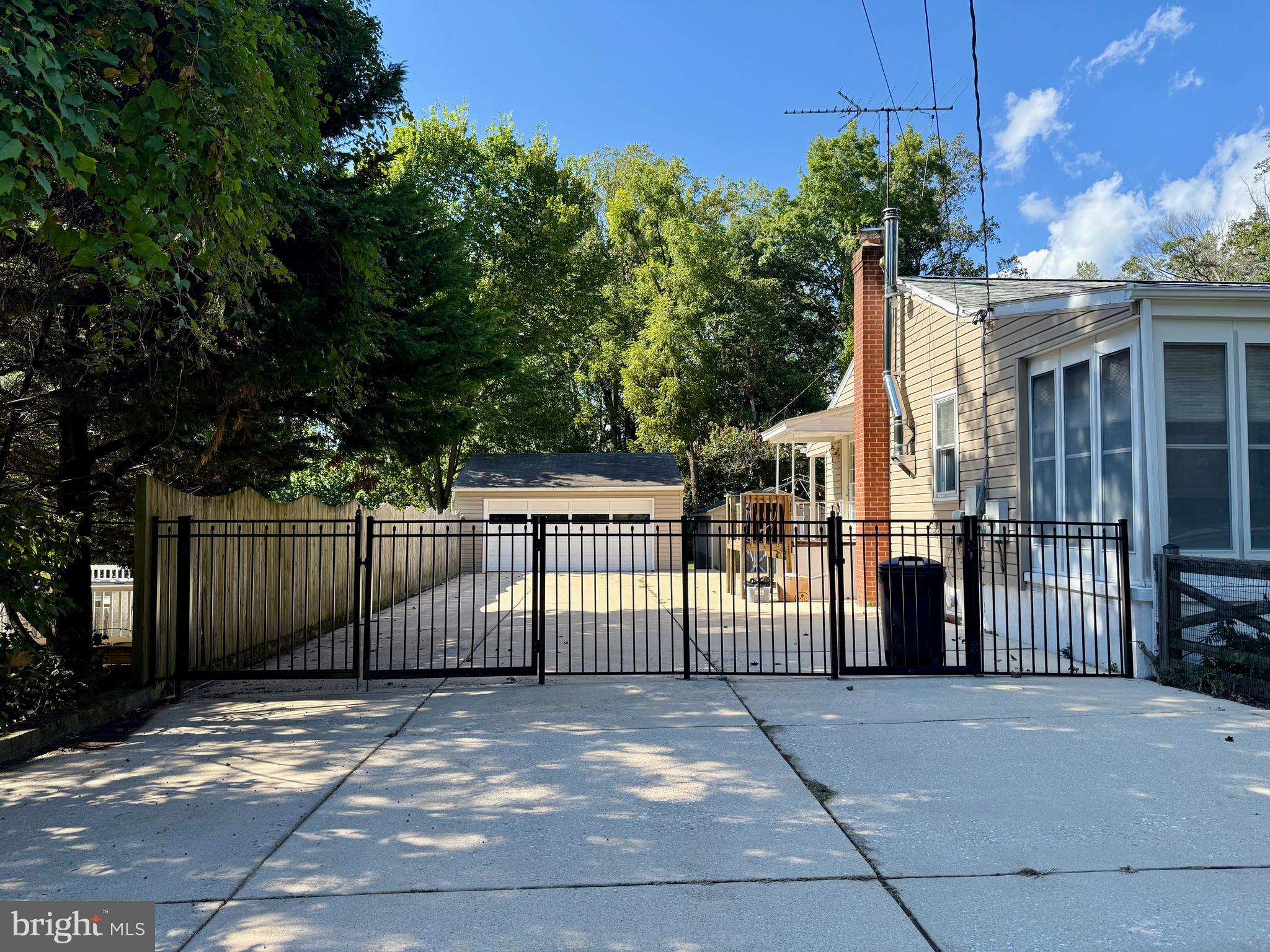 3817 SCHROEDER AVENUE