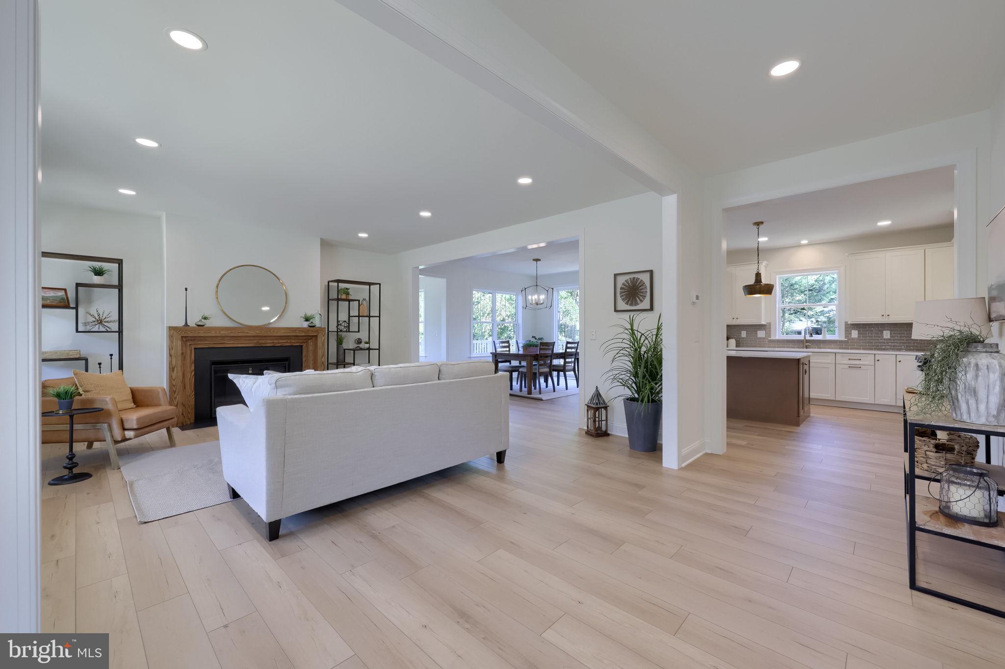905 ASPEN LANE