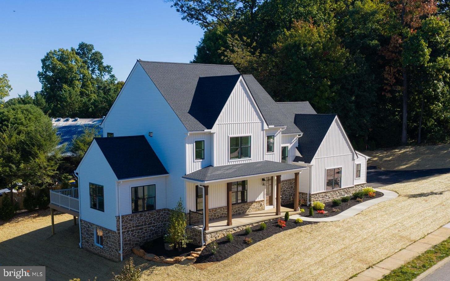 905 ASPEN LANE