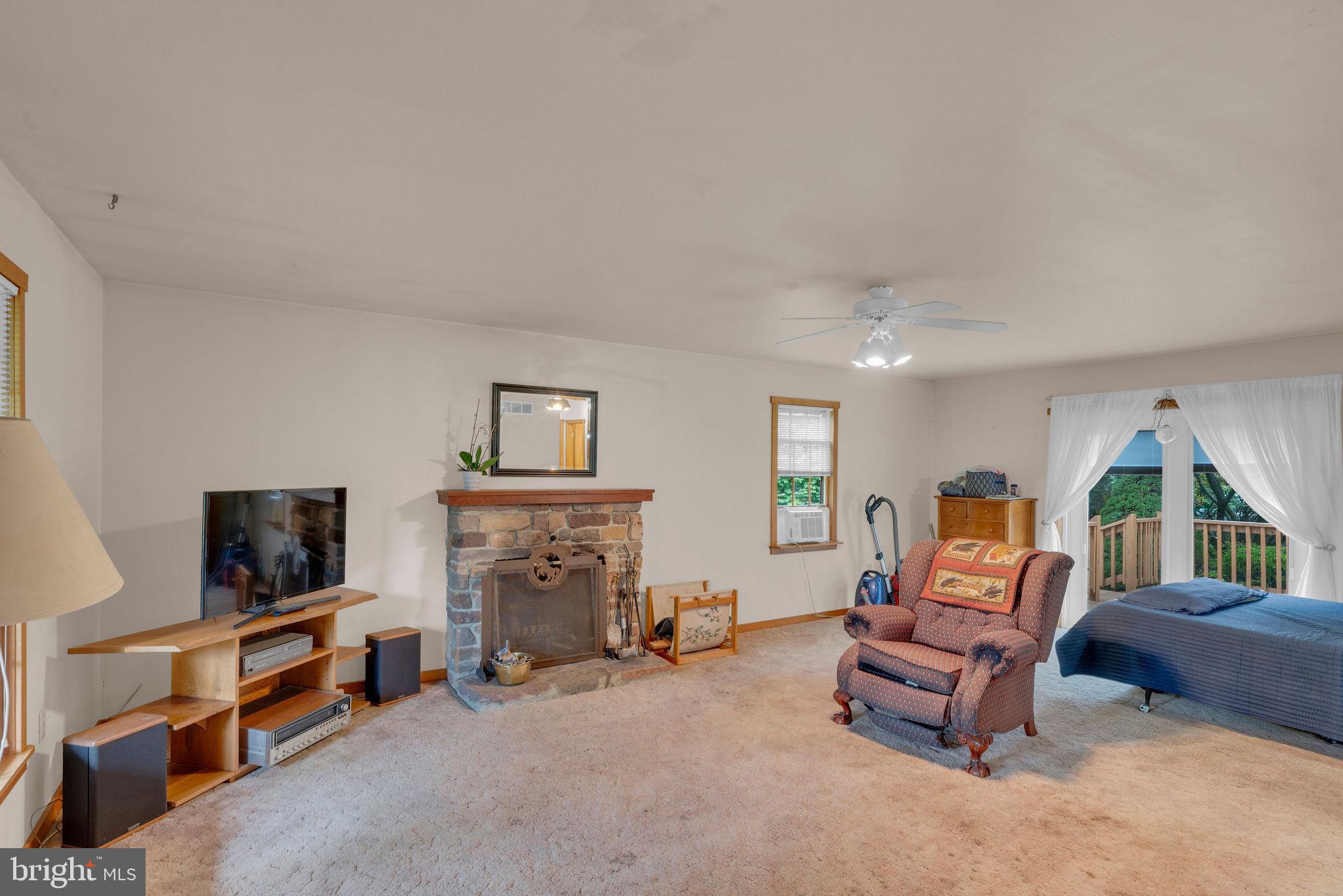 6875 TOHICKON HILL RD