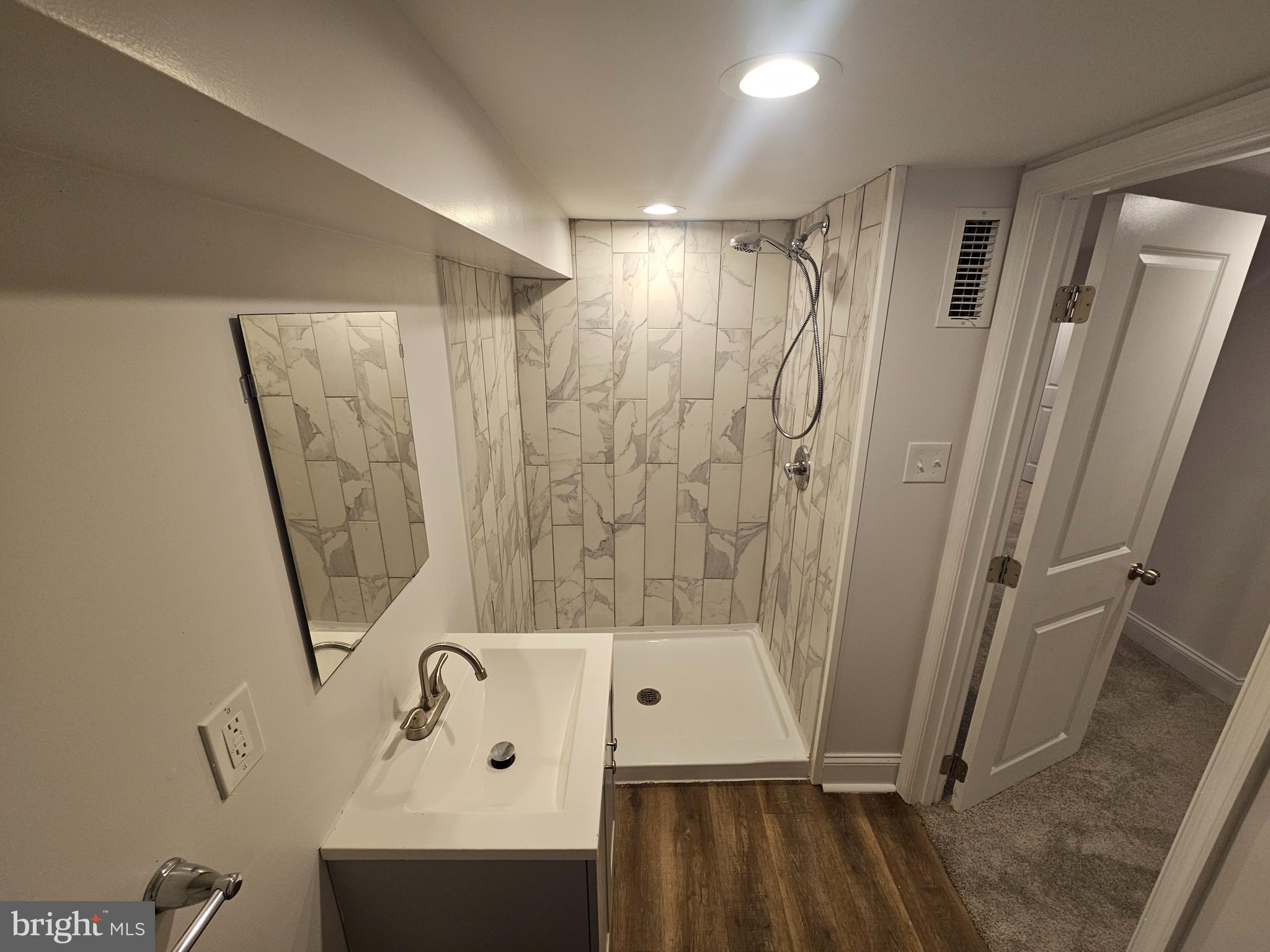 EDNOR GARDENS - LAKESIDE - Residential