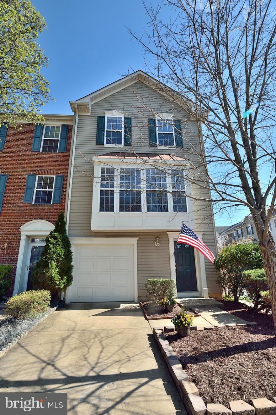 Move in ready end Garage Townhome in super convenient location is now available!  Gleaming hardwoods, nine foot & vaulted ceilings, gas fireplace in FR, BUMP OUTS on ALL three LEVELS, Large Eat In Kitchen w/island & Breakfast Bar, Master Suite with walk in closet, double vanity, separate soaking tub and shower, huge Living Room with plentiful natural light, oversized Recreation Room & more await!