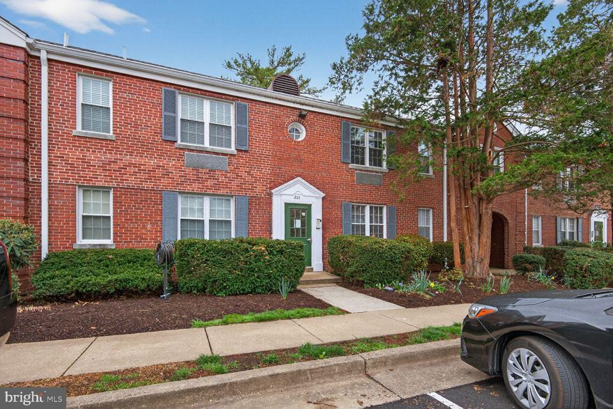 Fantastic opportunity in sought-after Auburn Village—just blocks to Potomac Yard Shopping Center, the Potomac Yard Metro, Virginia Tech Institute for Advanced Computing, minutes to Reagan National Airport, easy commute to D.C. plus just moments to all of the shops and restaurants of Del Ray! This ground-floor unit offers easy access and features a private rear entrance and a relaxing stone patio—perfect for outdoor dining or unwinding at the end of the day.

Priced to sell and ready for your personal touches, this home features wood floors, spacious rooms, and multiple large closets providing excellent storage. Enjoy the convenience of easy off-street parking both in front and behind the unit.

Don’t miss this great opportunity in an unbeatable location!