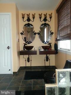 BERRY HILL MANOR - Residential Lease