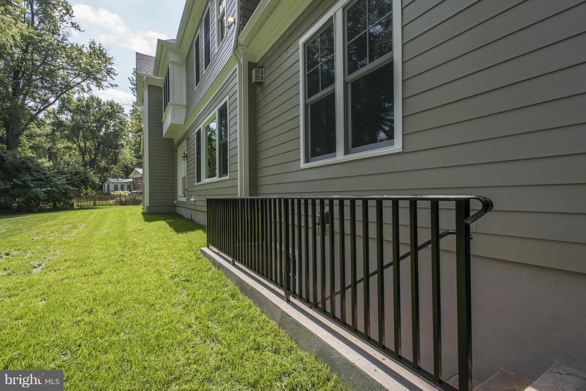 WESTBRIAR COUNTRY CLUB MANOR - Residential