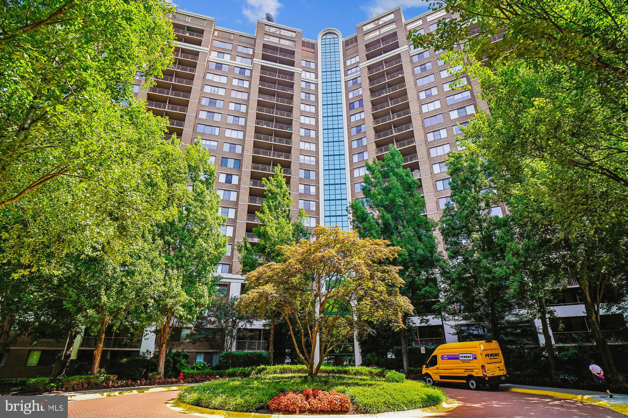 10101 GROSVENOR PLACE 407