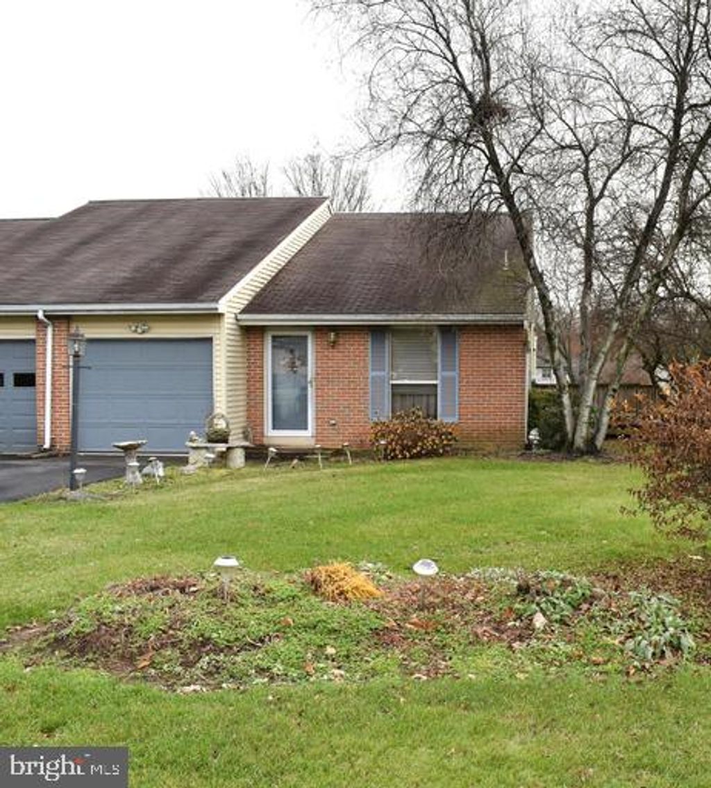 Photo of 1 LAKEVIEW PL, LITITZ, PA 17543 (MLS # PALA2029076)