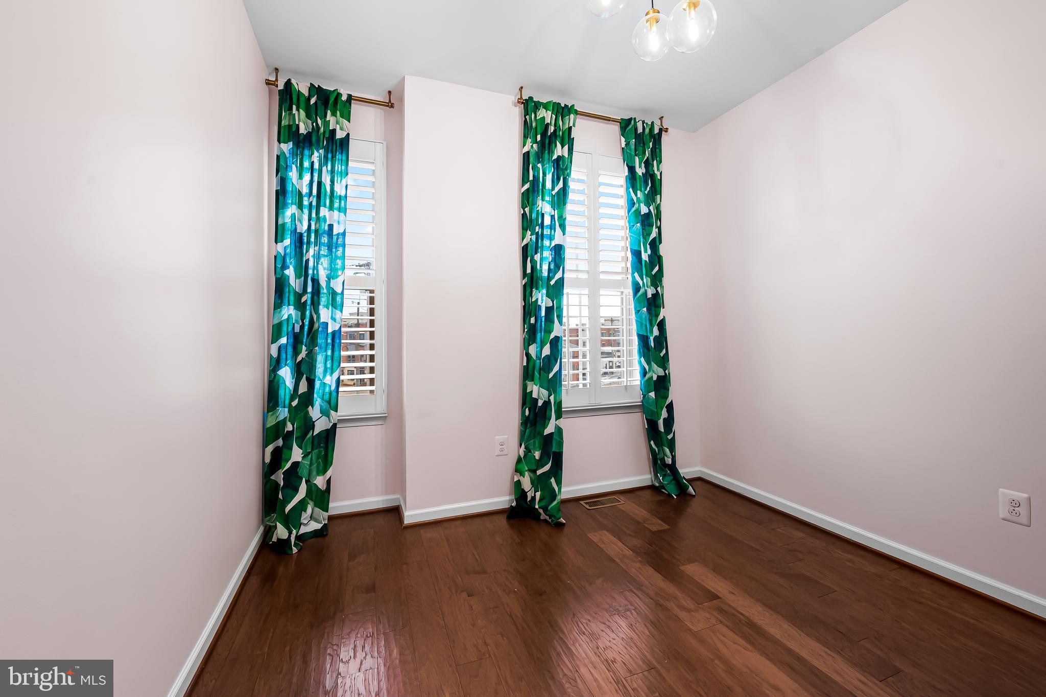 LOCUST POINT - Residential