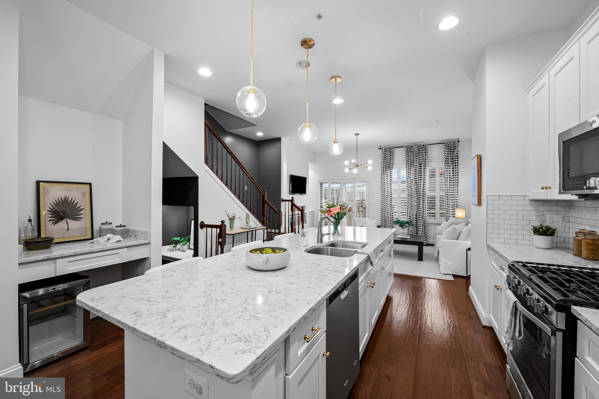 LOCUST POINT - Residential