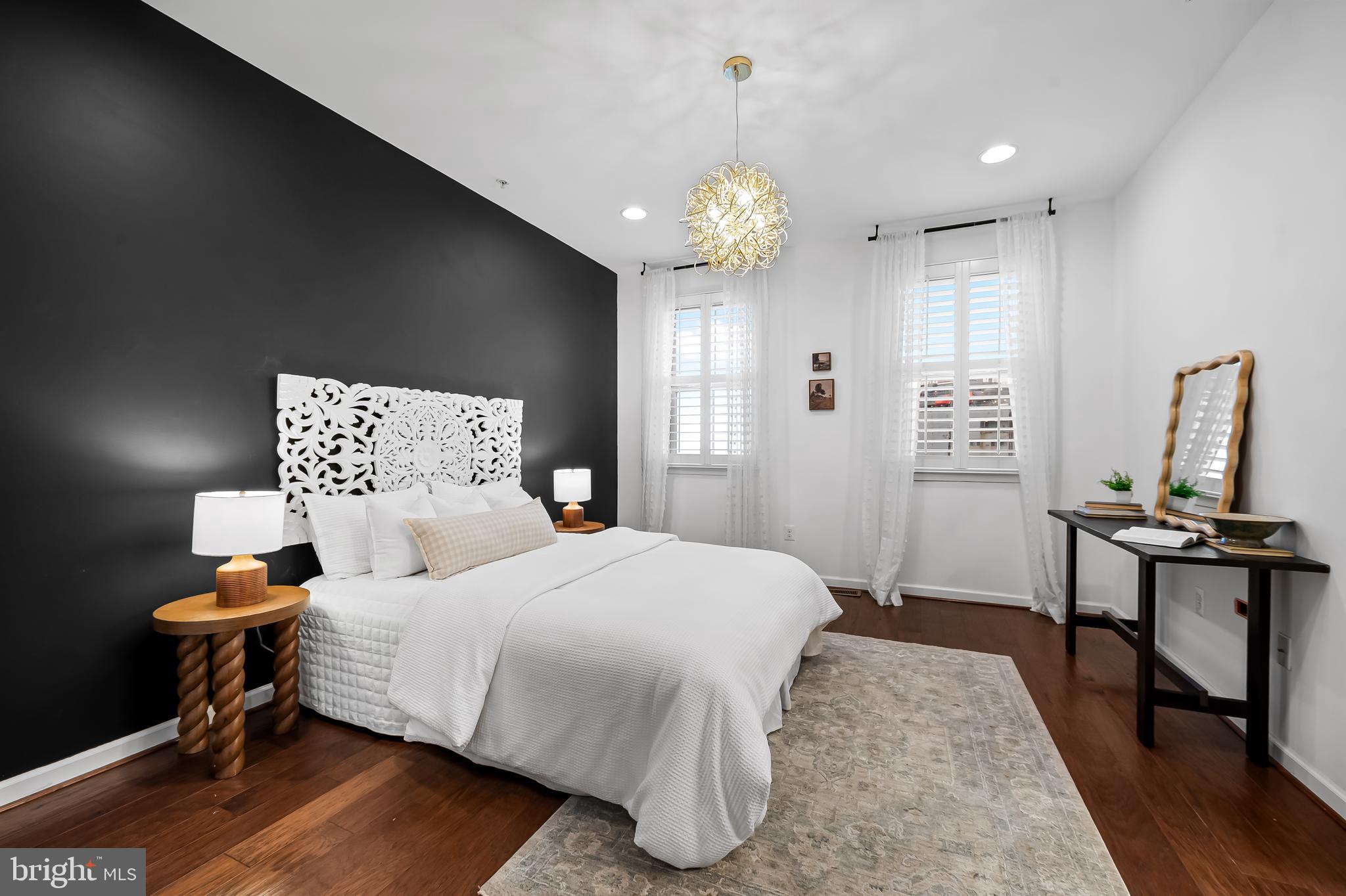 LOCUST POINT - Residential