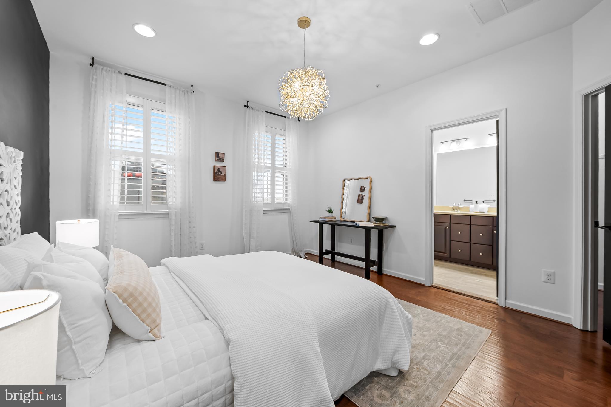 LOCUST POINT - Residential