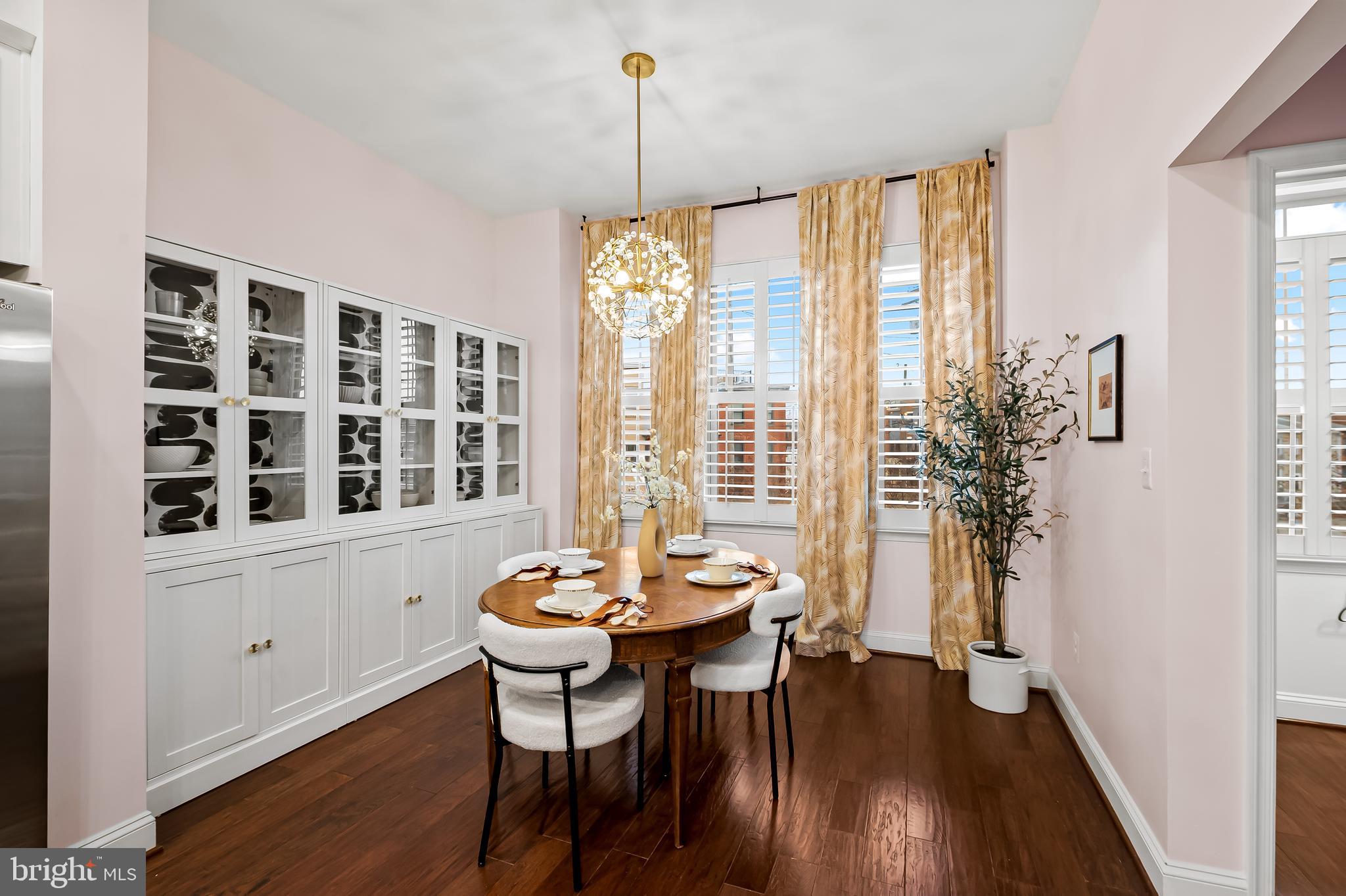 LOCUST POINT - Residential