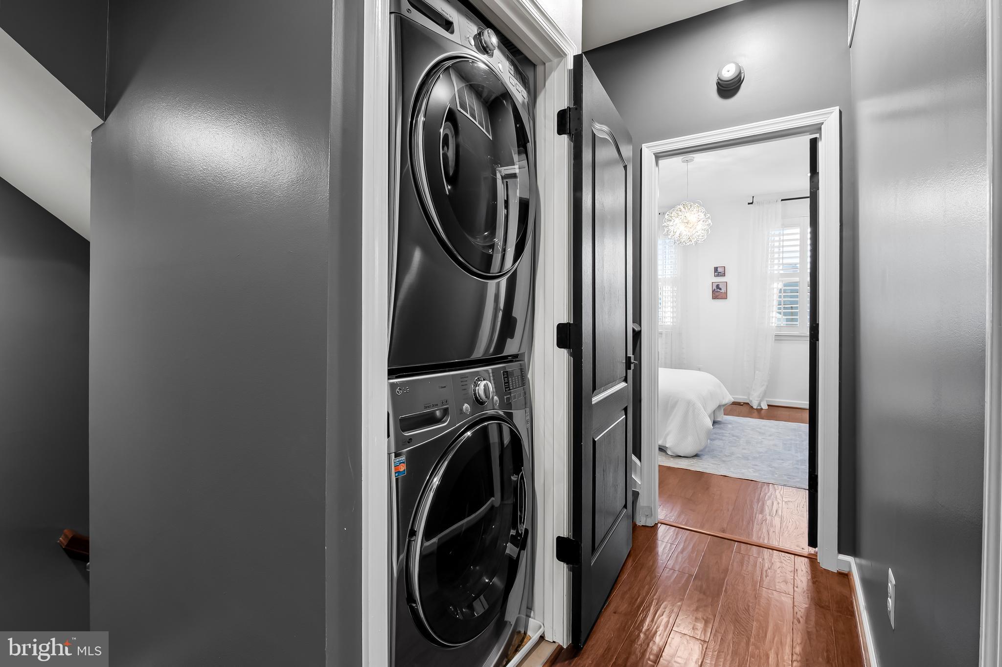 LOCUST POINT - Residential