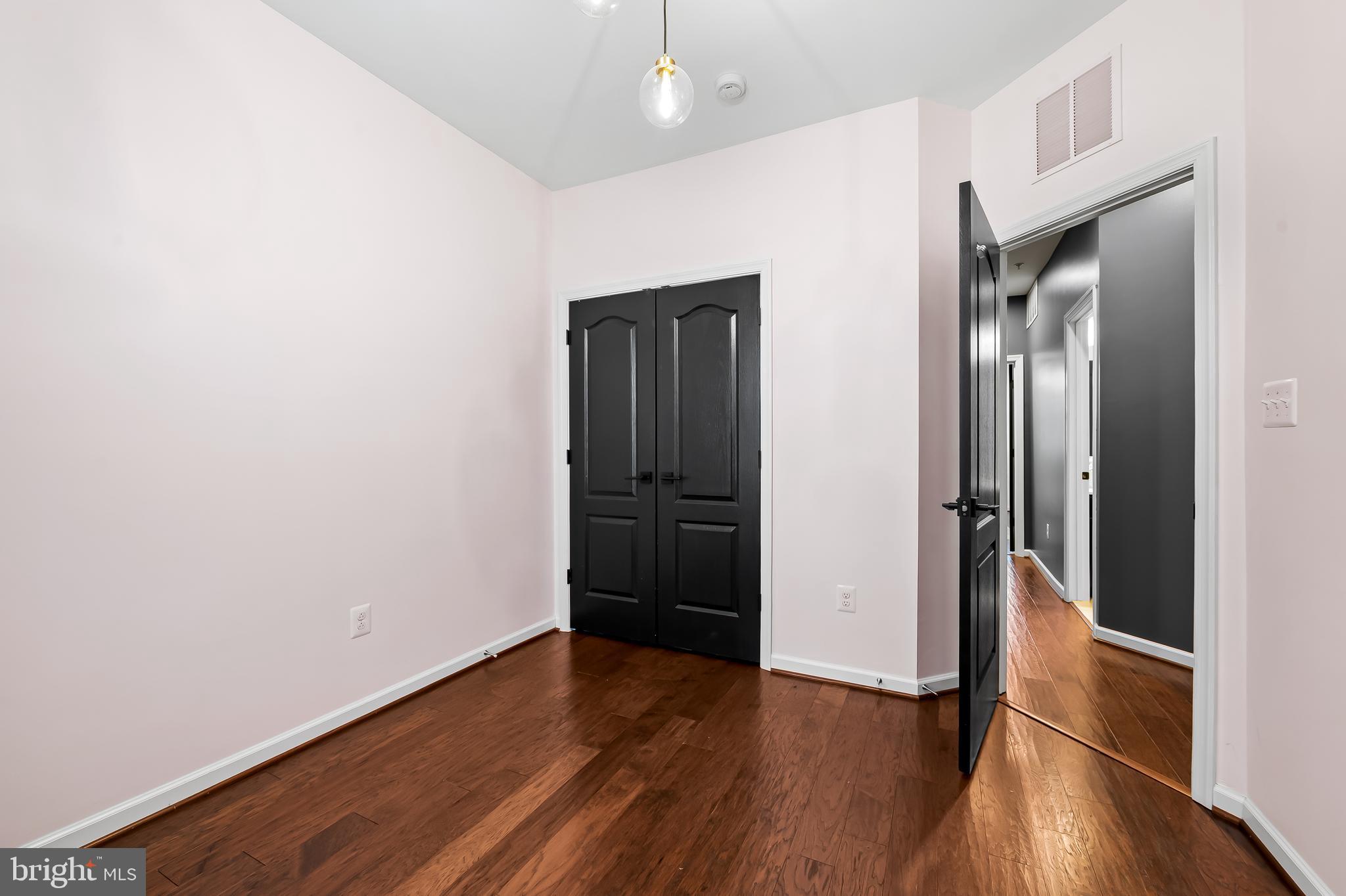 LOCUST POINT - Residential