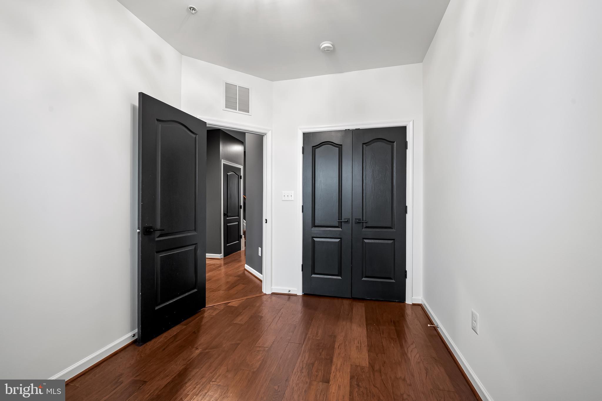 LOCUST POINT - Residential