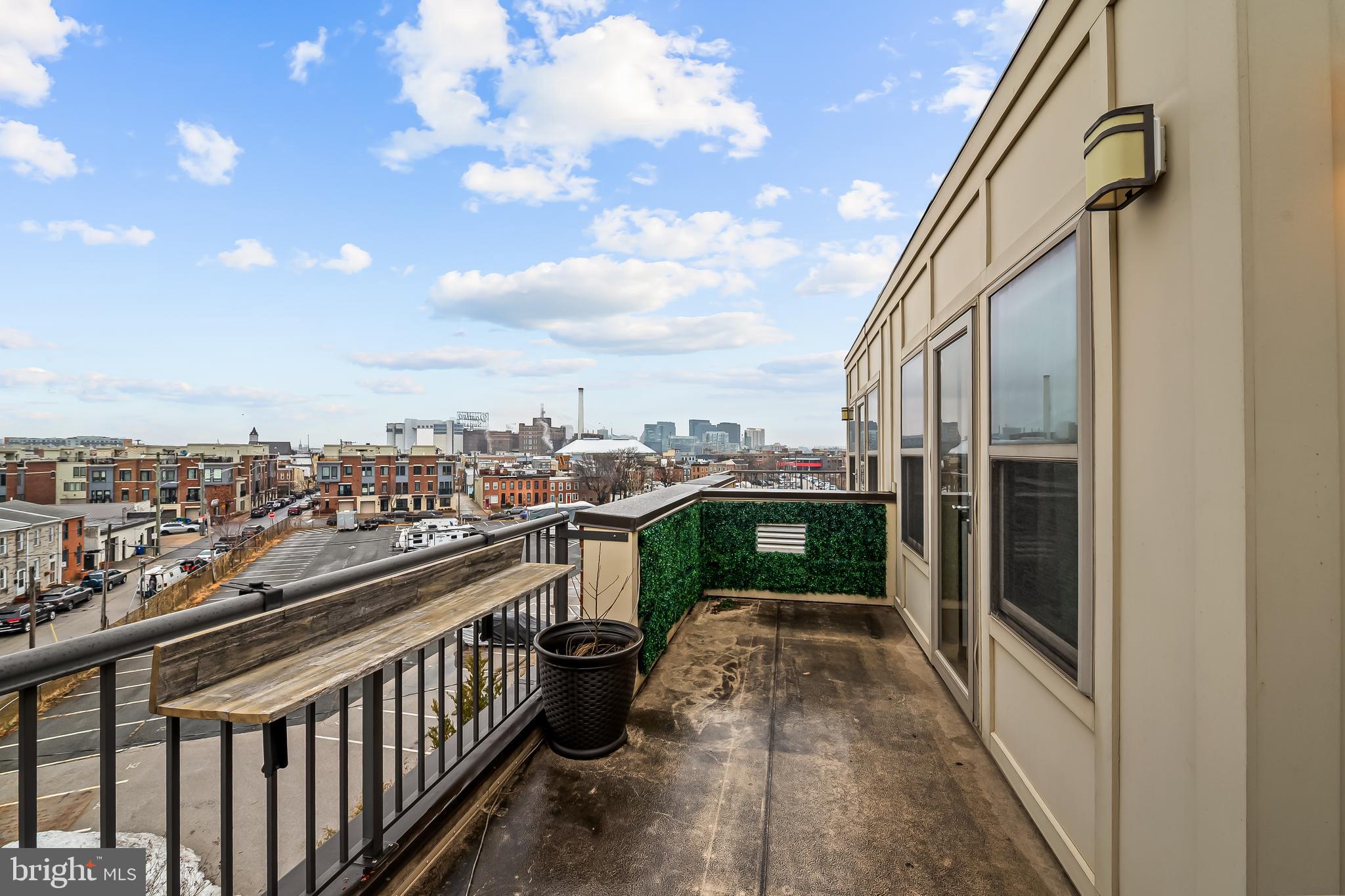 LOCUST POINT - Residential