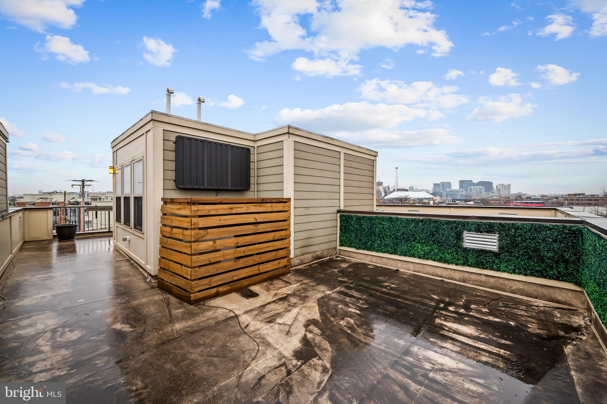 LOCUST POINT - Residential