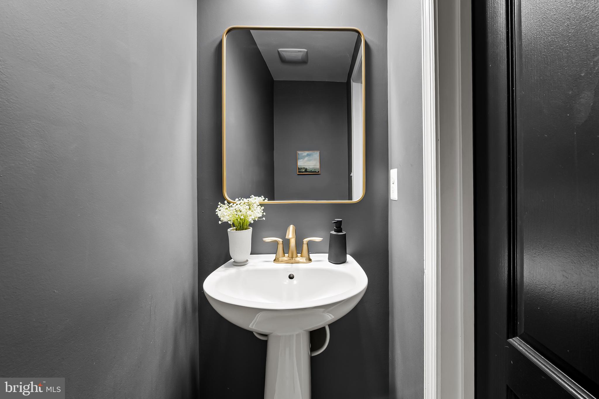 LOCUST POINT - Residential