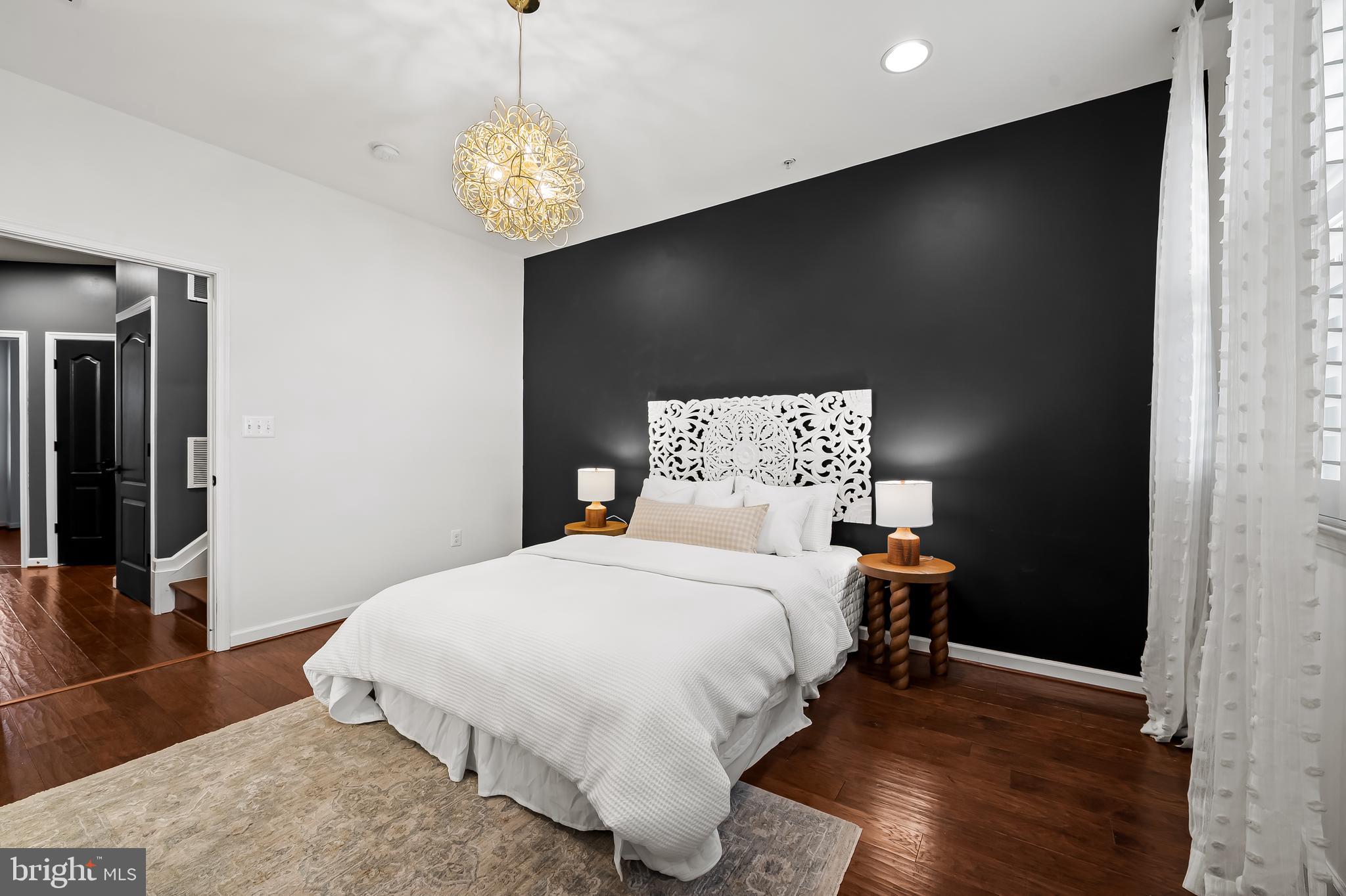 LOCUST POINT - Residential