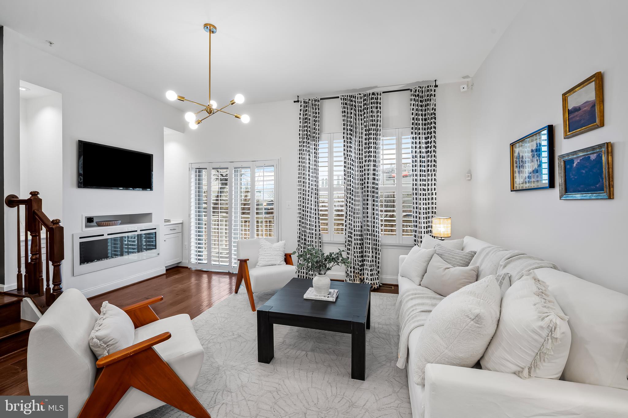 LOCUST POINT - Residential