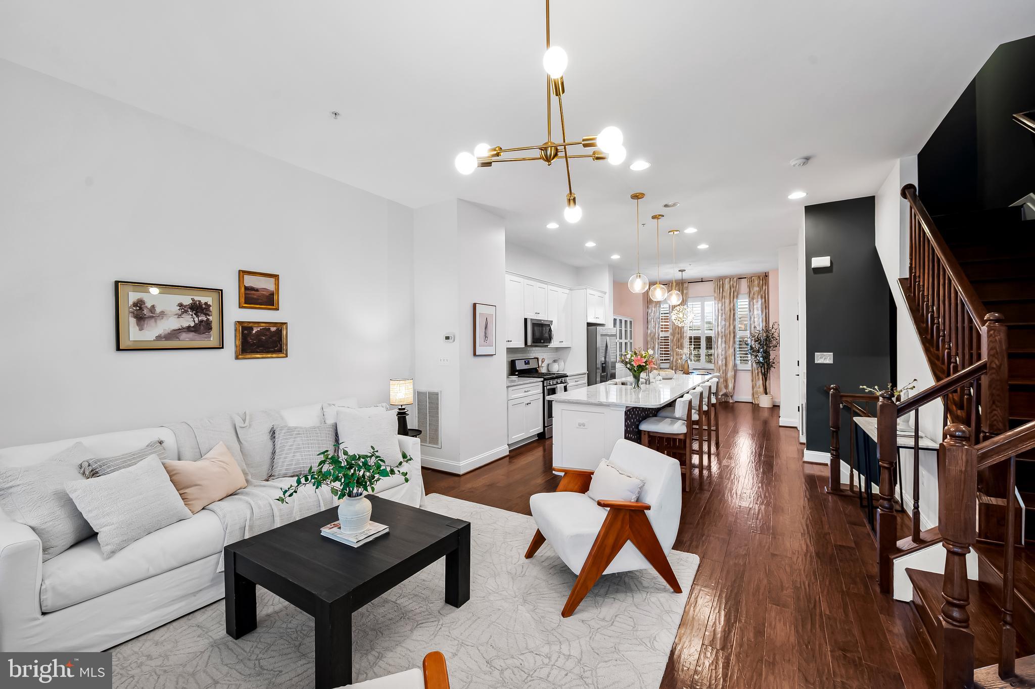 LOCUST POINT - Residential