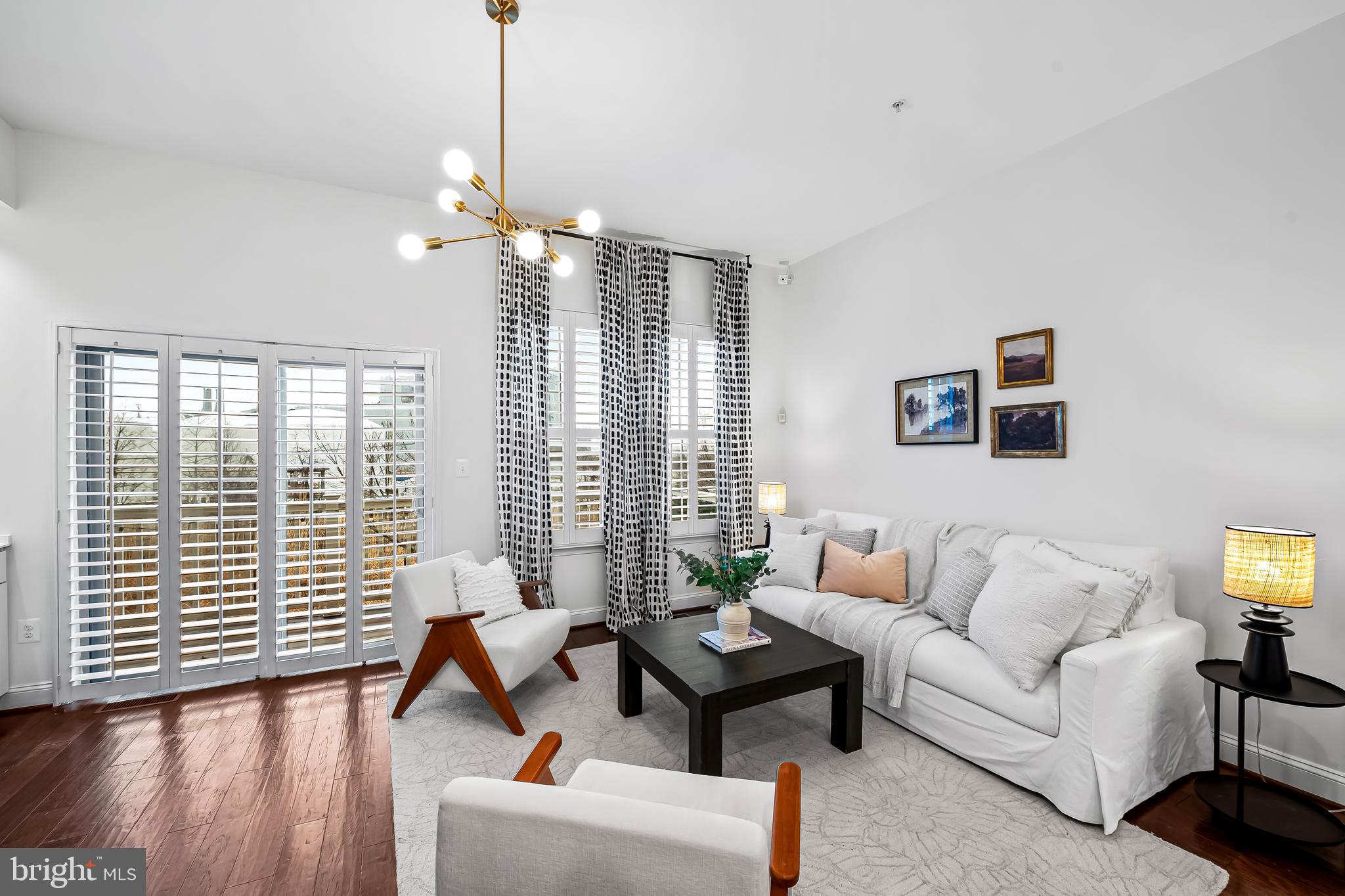 LOCUST POINT - Residential