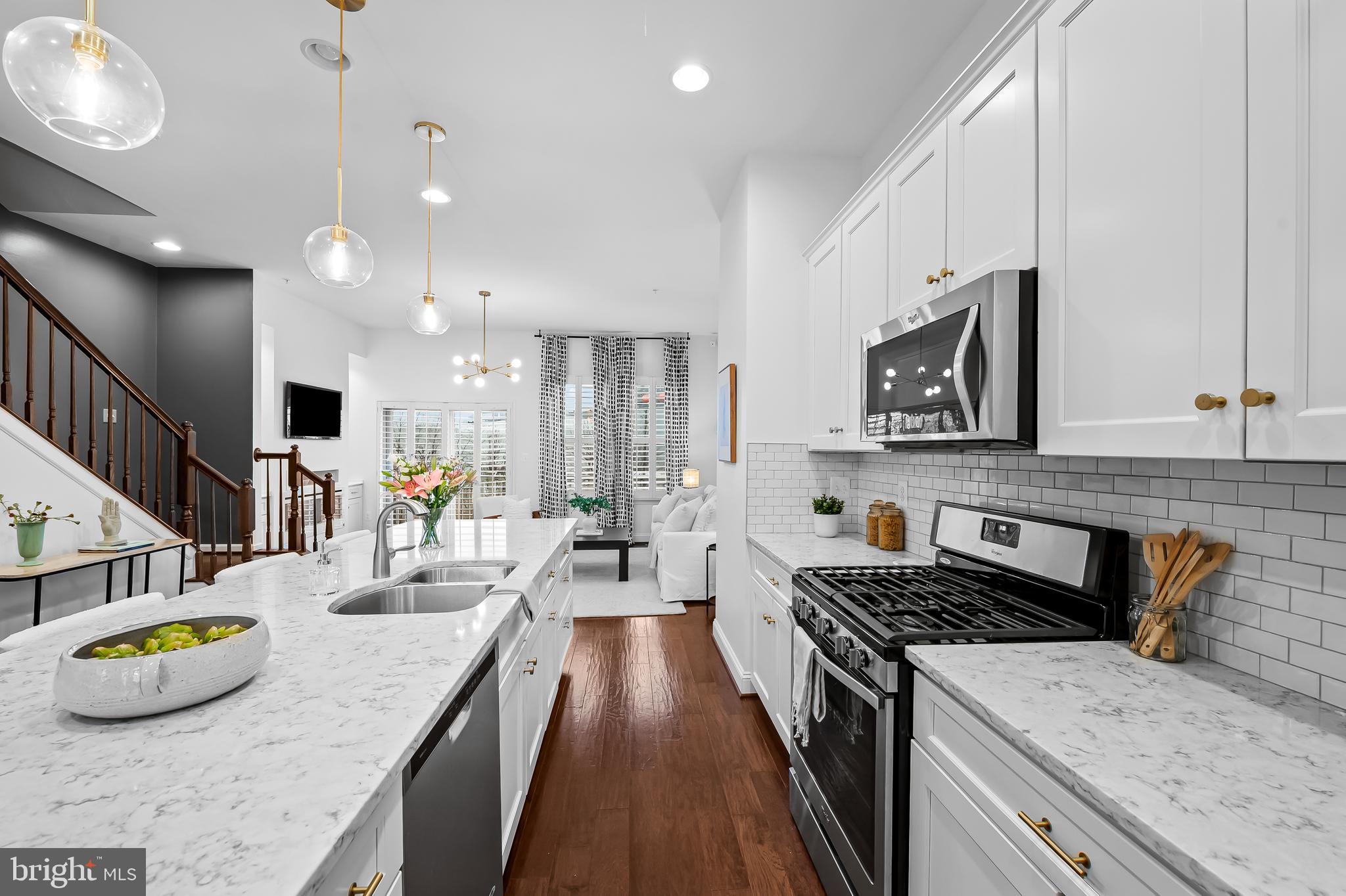 LOCUST POINT - Residential