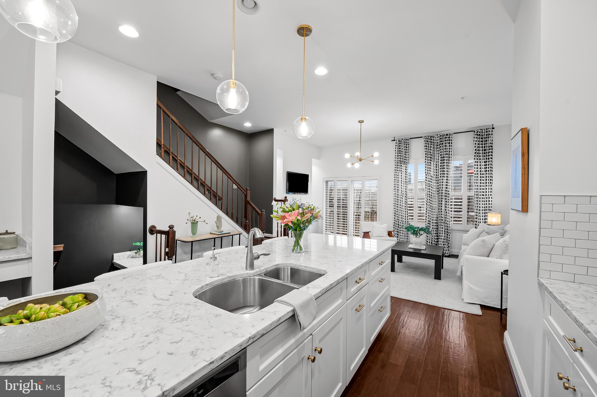 LOCUST POINT - Residential