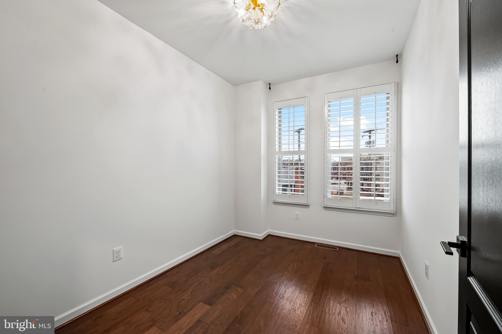 LOCUST POINT - Residential