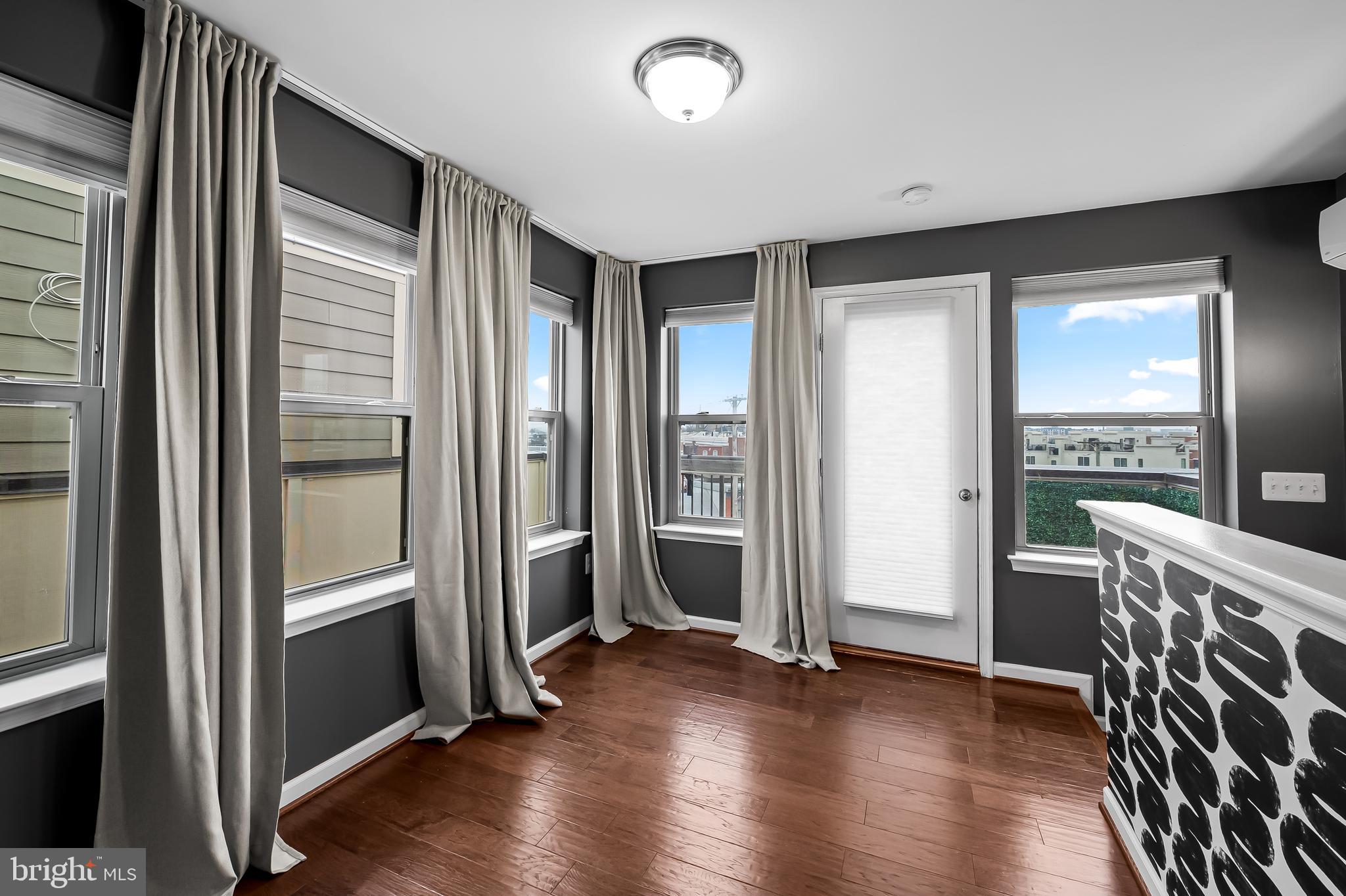 LOCUST POINT - Residential