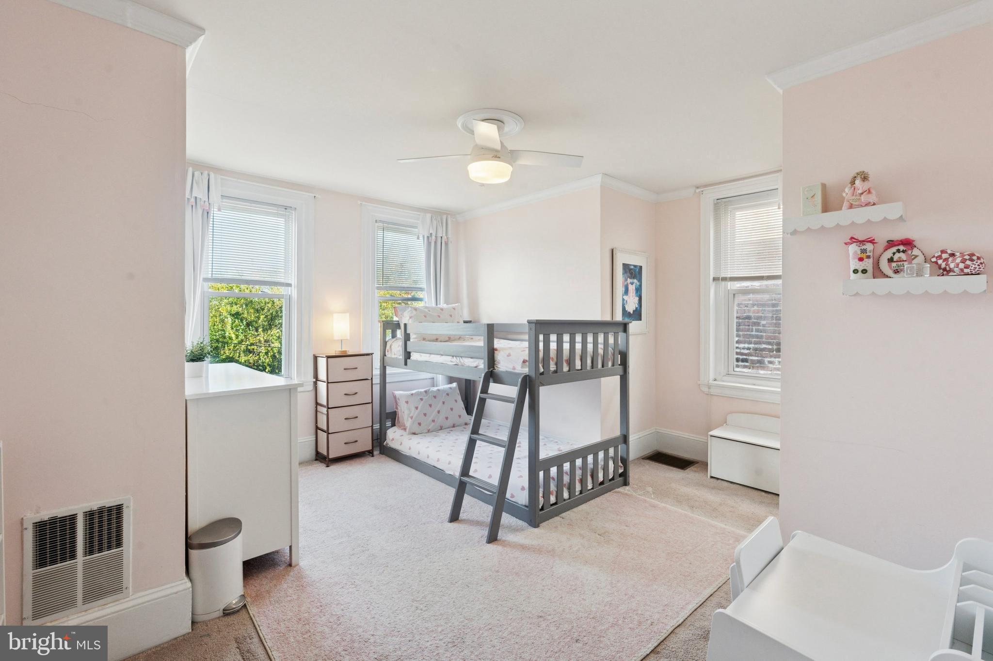 EAST FALLS - Residential