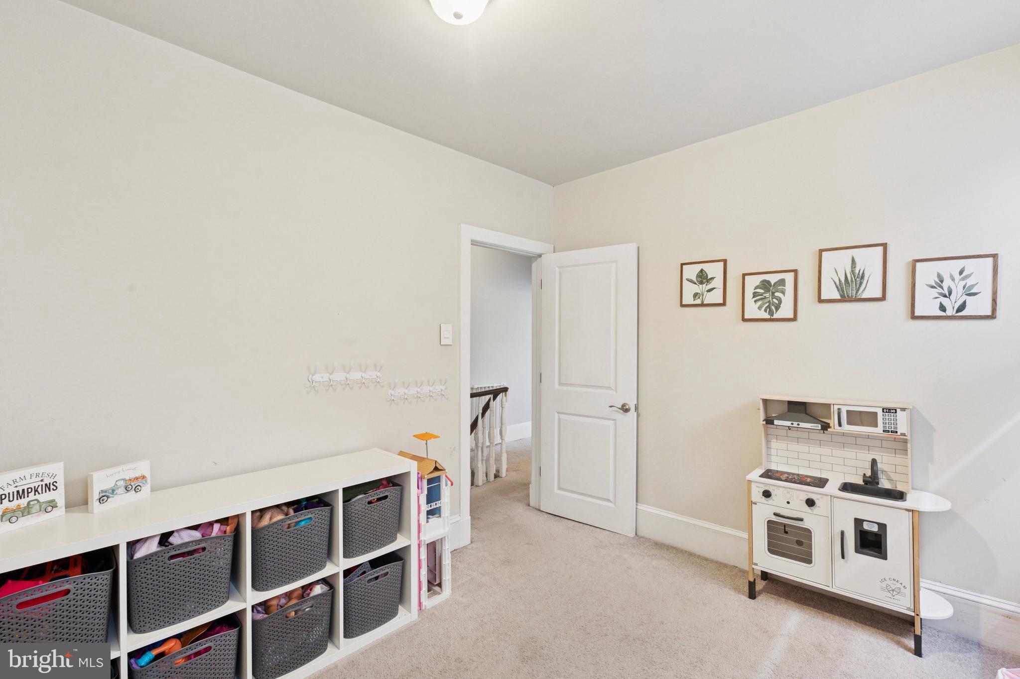 EAST FALLS - Residential