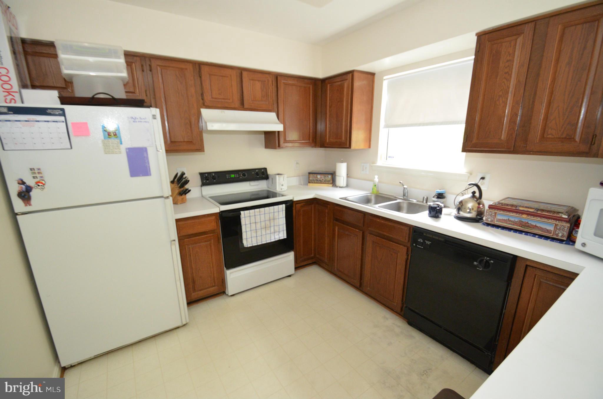 GLENWOOD MEWS - Residential Lease