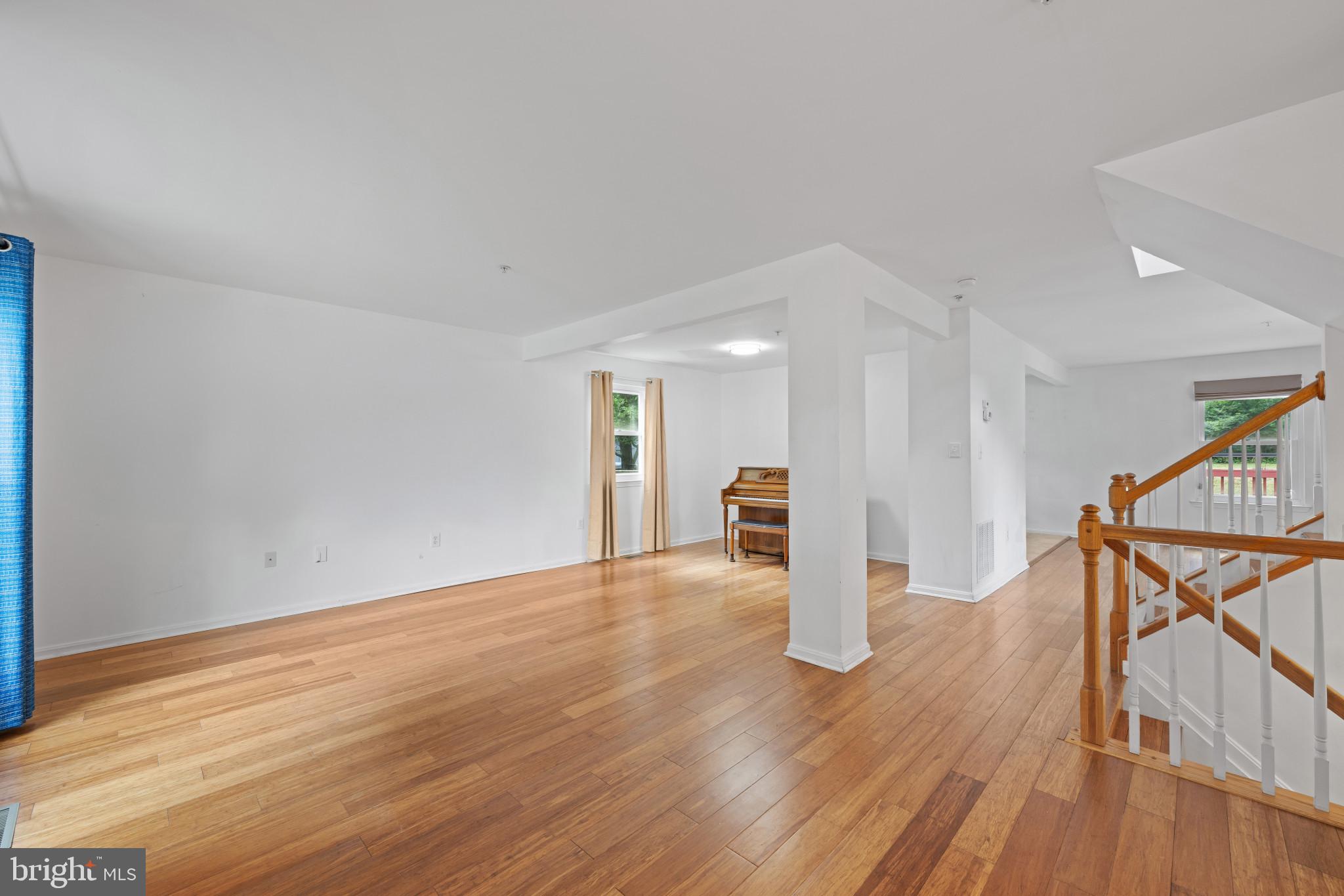 7503 CRESTWOOD COURT
